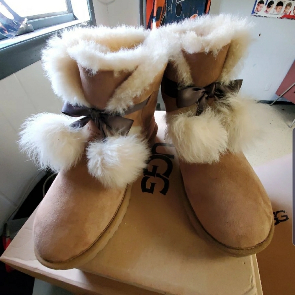 Ugg gita boots